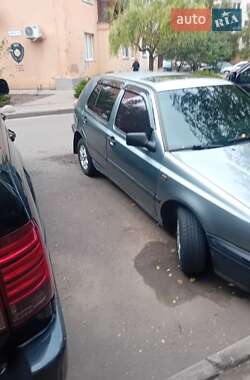 Хетчбек Volkswagen Golf 1996 в Авангарді