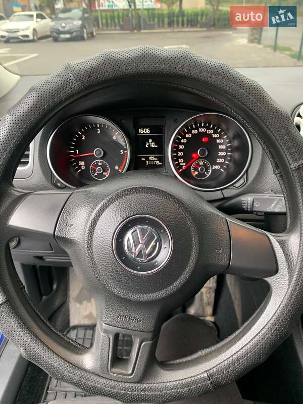 Хетчбек Volkswagen Golf 2010 в Чернівцях