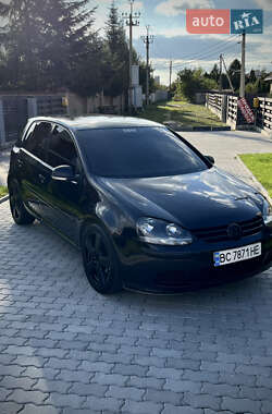 Хэтчбек Volkswagen Golf 2005 в Львове