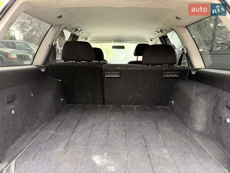 Універсал Volkswagen Golf 2001 в Чернівцях