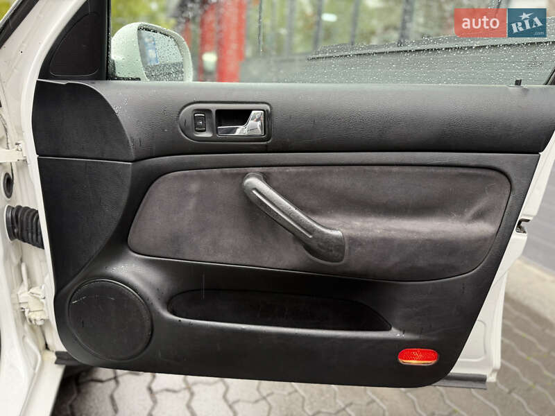 Універсал Volkswagen Golf 2001 в Чернівцях