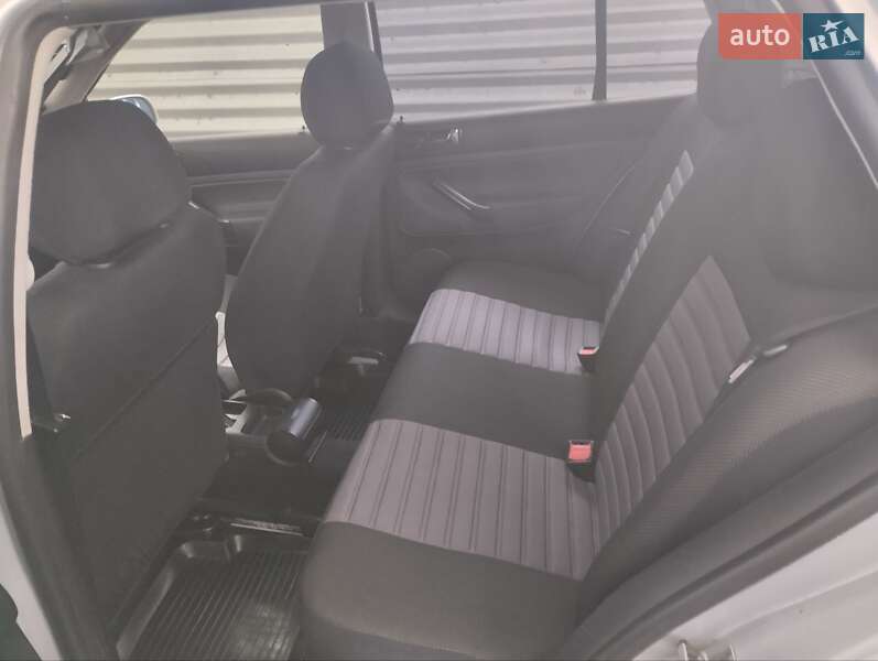 Хэтчбек Volkswagen Golf 1998 в Измаиле