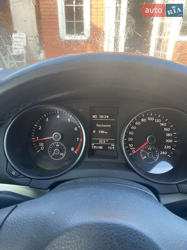 Хэтчбек Volkswagen Golf 2009 в Черновцах