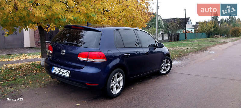 Хэтчбек Volkswagen Golf 2010 в Житомире