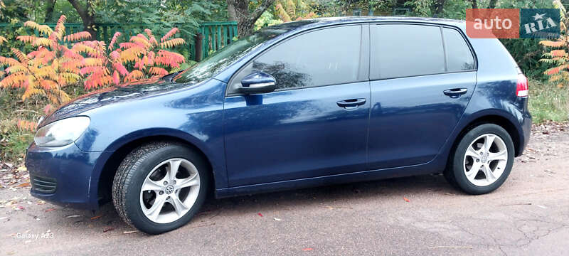 Хэтчбек Volkswagen Golf 2010 в Житомире
