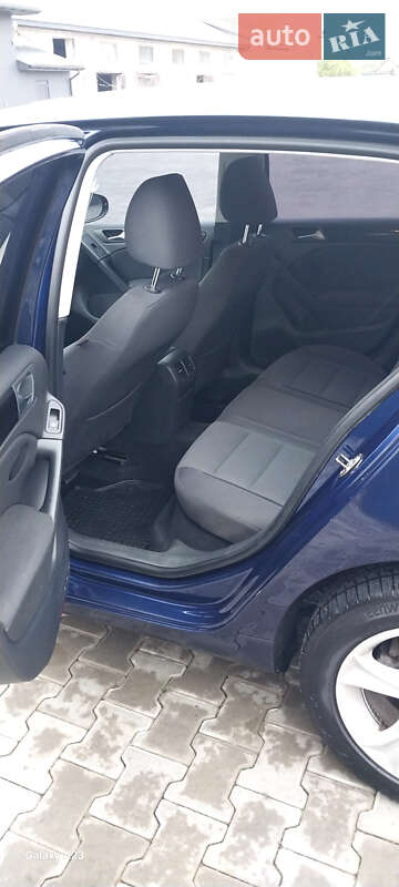 Хэтчбек Volkswagen Golf 2010 в Житомире