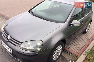 Хэтчбек Volkswagen Golf 2004 в Немирове