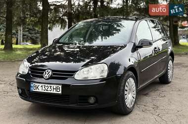 Хэтчбек Volkswagen Golf 2004 в Ровно