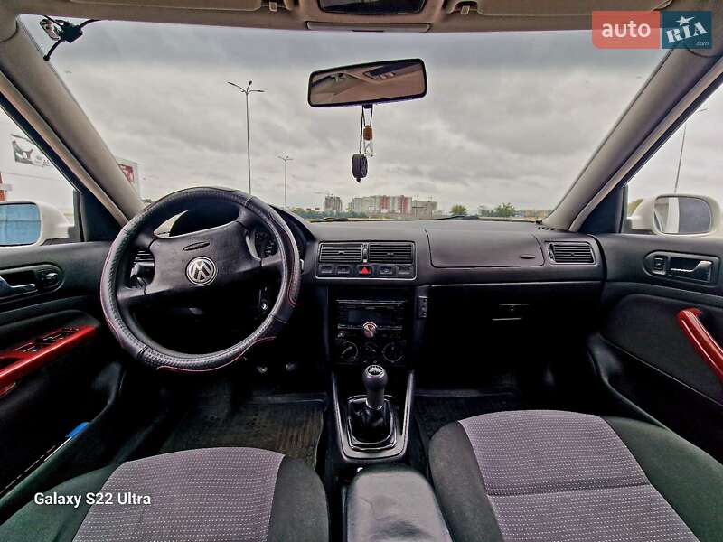 Хетчбек Volkswagen Golf 2001 в Одесі