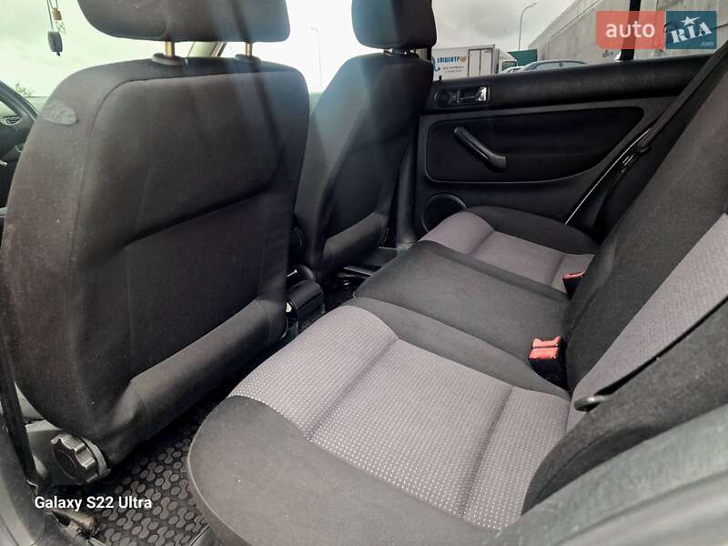 Хетчбек Volkswagen Golf 2001 в Одесі