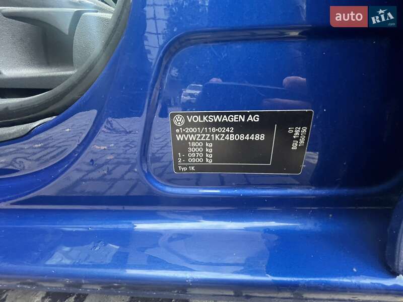 Хэтчбек Volkswagen Golf 2004 в Ромнах