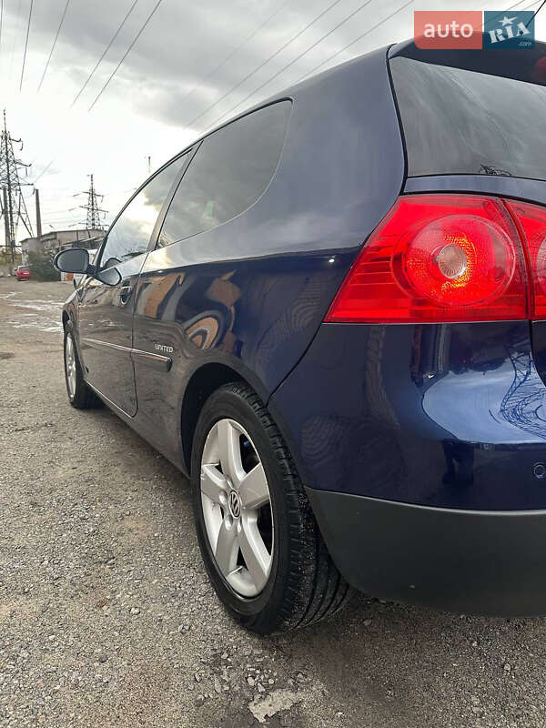 Хетчбек Volkswagen Golf 2008 в Дніпрі