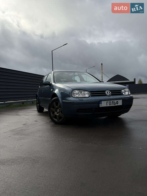Хетчбек Volkswagen Golf 2003 в Києві