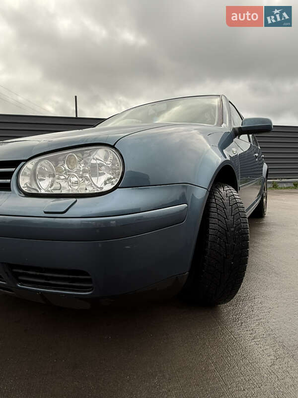 Хетчбек Volkswagen Golf 2003 в Києві