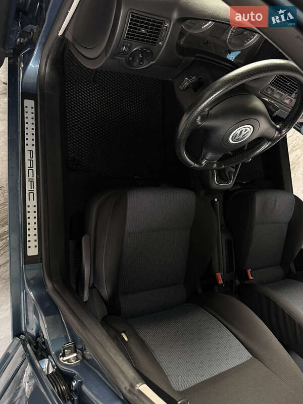 Хетчбек Volkswagen Golf 2003 в Києві