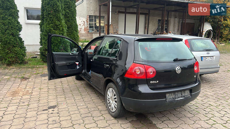 Хетчбек Volkswagen Golf 2006 в Луцьку