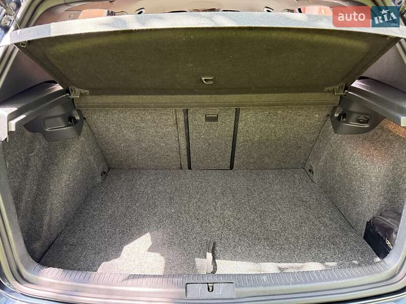 Хетчбек Volkswagen Golf 2012 в Одесі