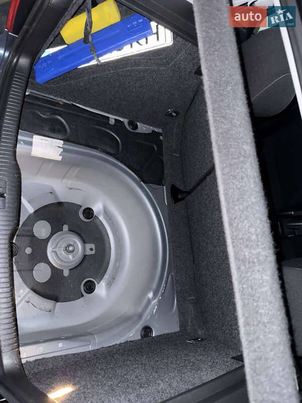 Хетчбек Volkswagen Golf 2003 в Києві