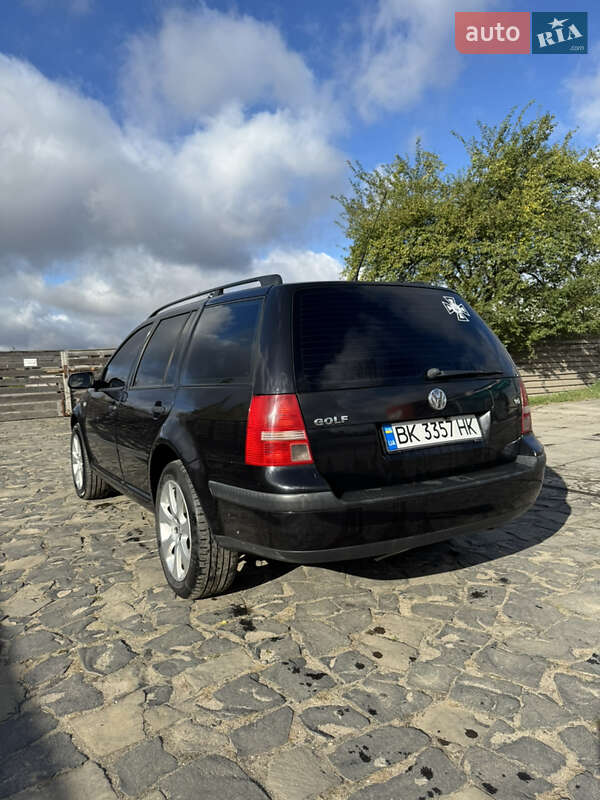Універсал Volkswagen Golf 2003 в Рівному