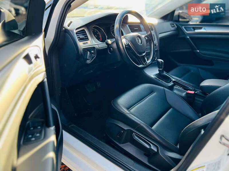 Универсал Volkswagen Golf 2016 в Полтаве