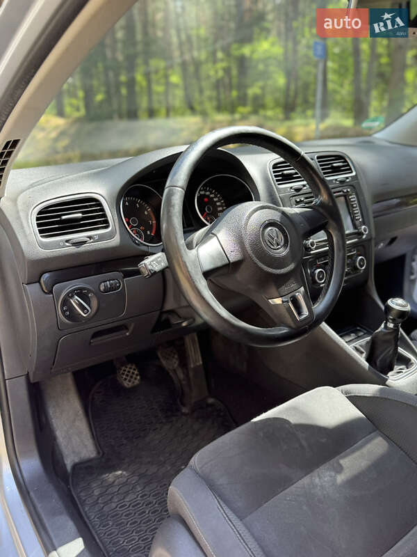 Хетчбек Volkswagen Golf 2009 в Луцьку