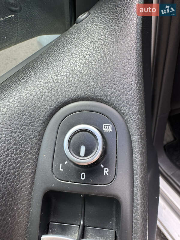 Хетчбек Volkswagen Golf 2009 в Луцьку