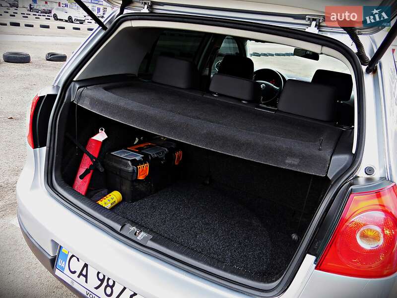 Хетчбек Volkswagen Golf 2005 в Черкасах