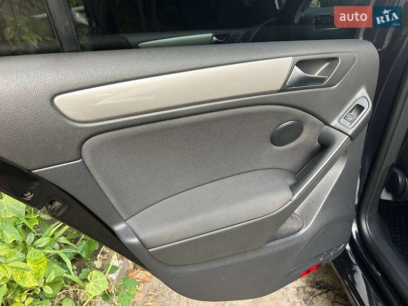 Хетчбек Volkswagen Golf 2010 в Охтирці