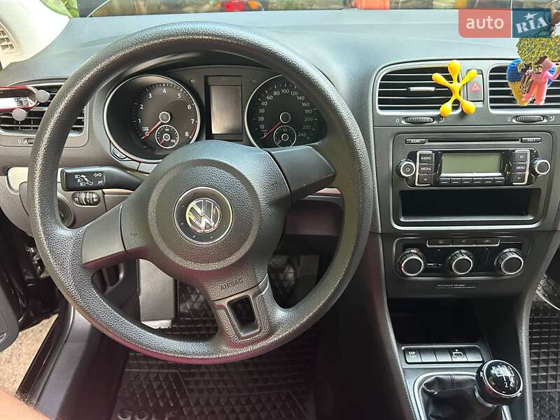 Хетчбек Volkswagen Golf 2010 в Охтирці