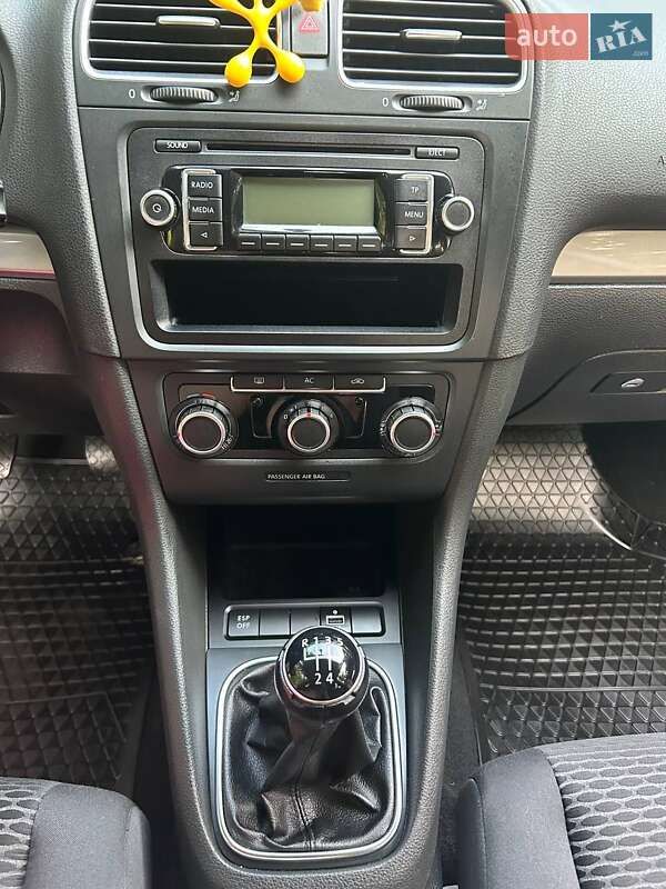 Хетчбек Volkswagen Golf 2010 в Охтирці