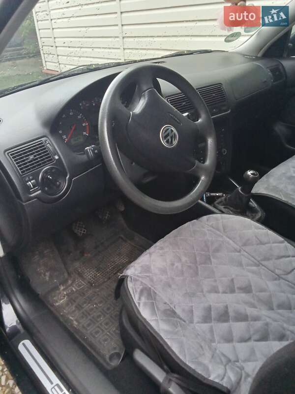 Хетчбек Volkswagen Golf 2001 в Сумах