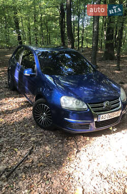 Хэтчбек Volkswagen Golf 2004 в Хусте