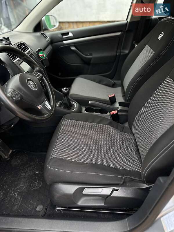 Універсал Volkswagen Golf 2011 в Городку
