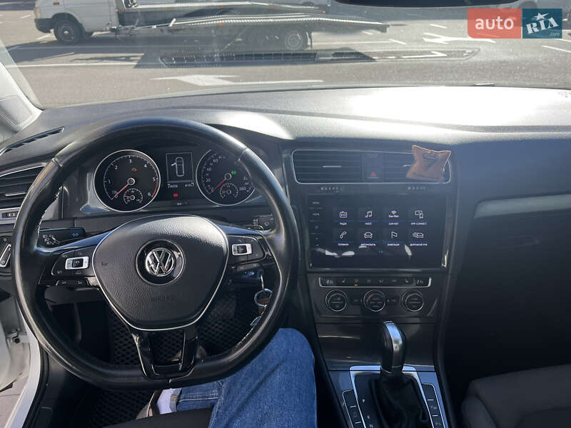 Універсал Volkswagen Golf 2017 в Києві