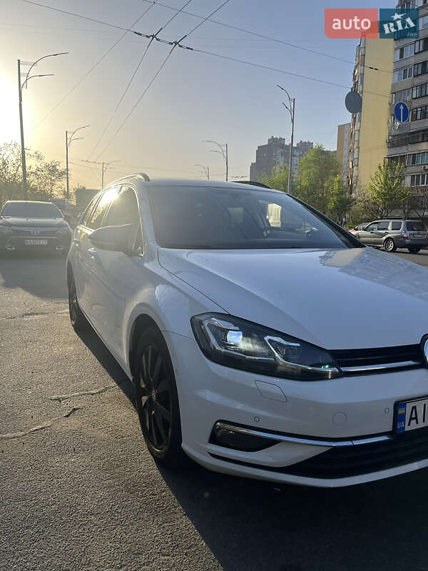 Універсал Volkswagen Golf 2017 в Києві