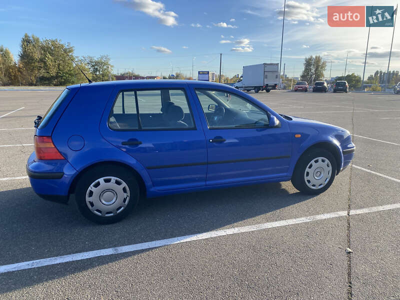 Хетчбек Volkswagen Golf 1999 в Києві