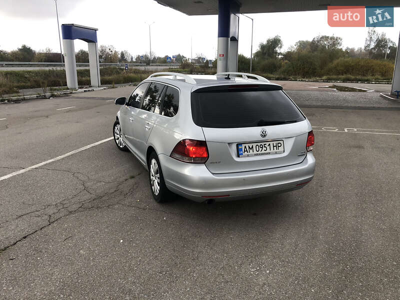 Універсал Volkswagen Golf 2011 в Звягелі