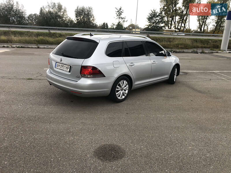Універсал Volkswagen Golf 2011 в Звягелі