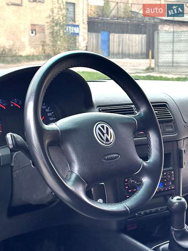Универсал Volkswagen Golf 2001 в Коростене
