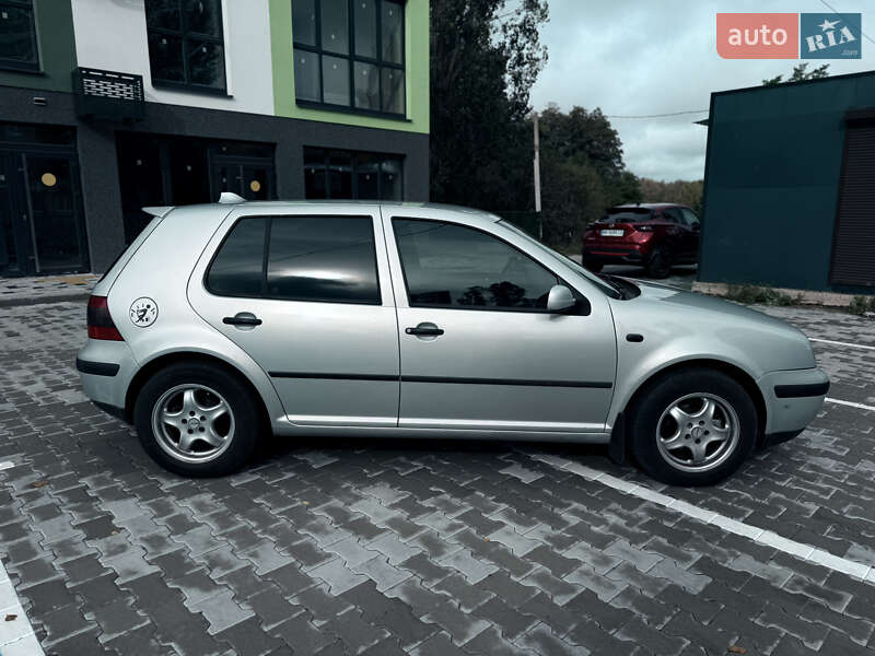 Хэтчбек Volkswagen Golf 1999 в Вараше