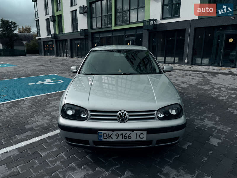 Хэтчбек Volkswagen Golf 1999 в Вараше