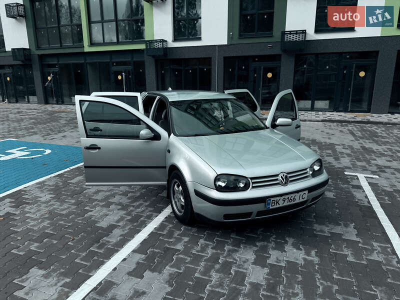Хэтчбек Volkswagen Golf 1999 в Вараше