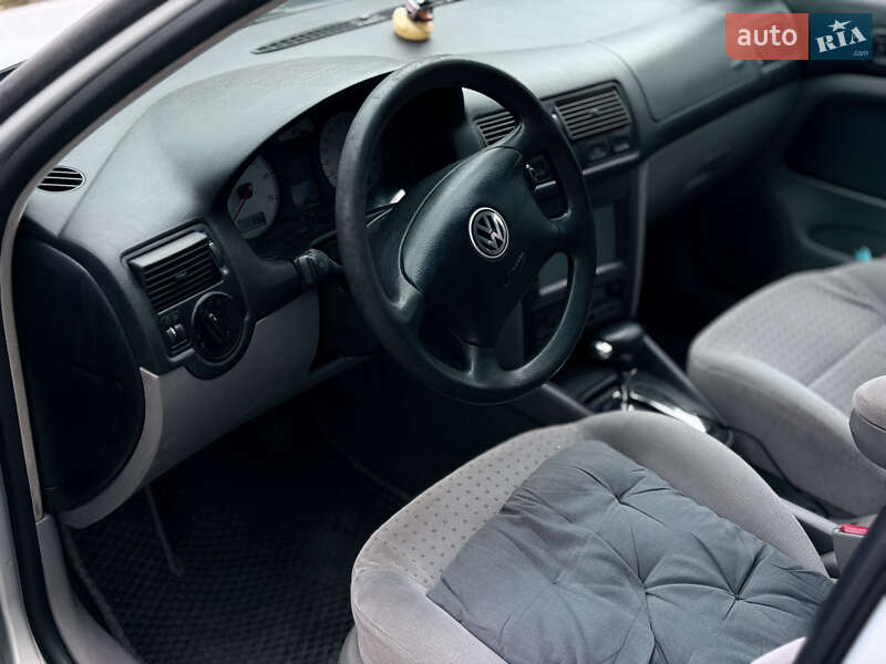 Хэтчбек Volkswagen Golf 1999 в Вараше