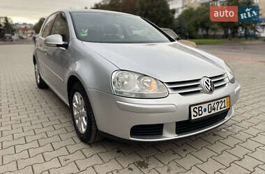 Хэтчбек Volkswagen Golf 2005 в Дубно