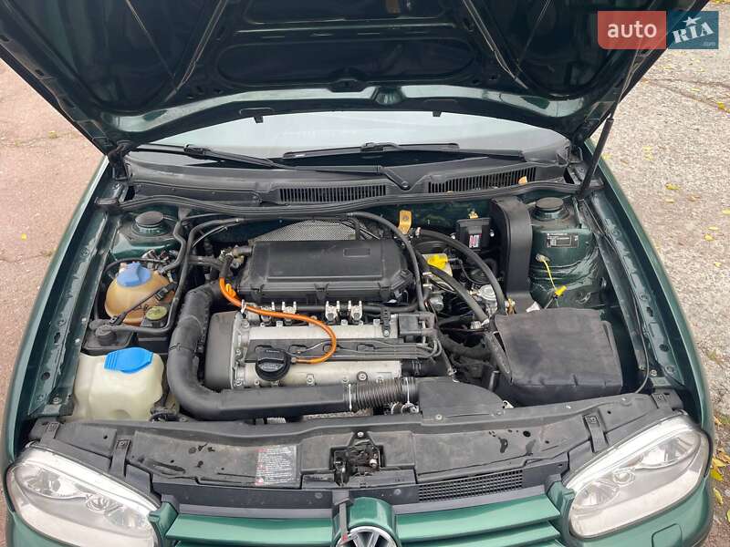 Универсал Volkswagen Golf 2000 в  фото Универсал Volkswagen Golf 2000 в
