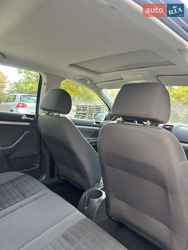 Хэтчбек Volkswagen Golf 2006 в Хороле