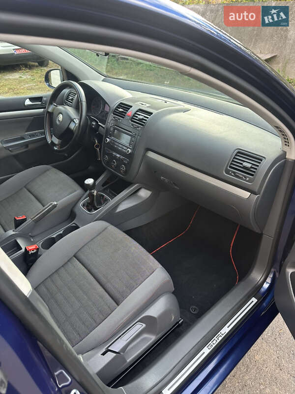 Хэтчбек Volkswagen Golf 2006 в Хороле