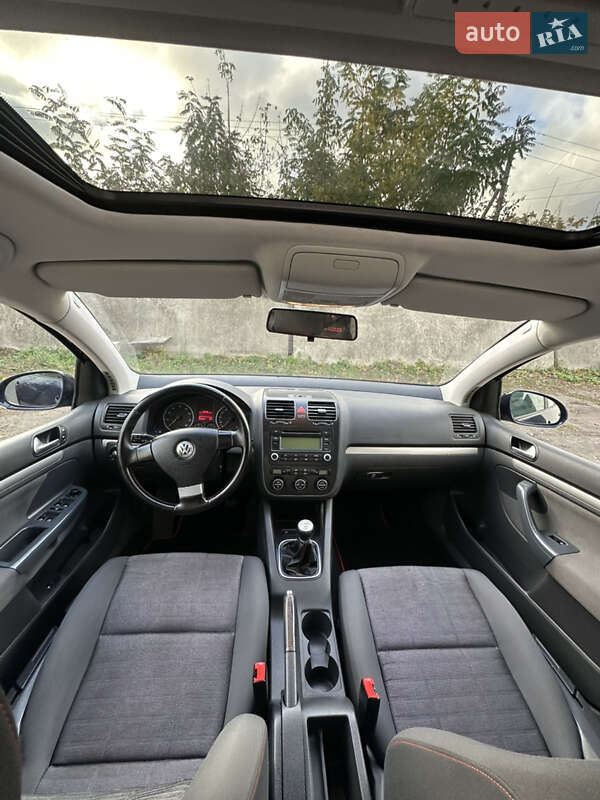 Хэтчбек Volkswagen Golf 2006 в Хороле