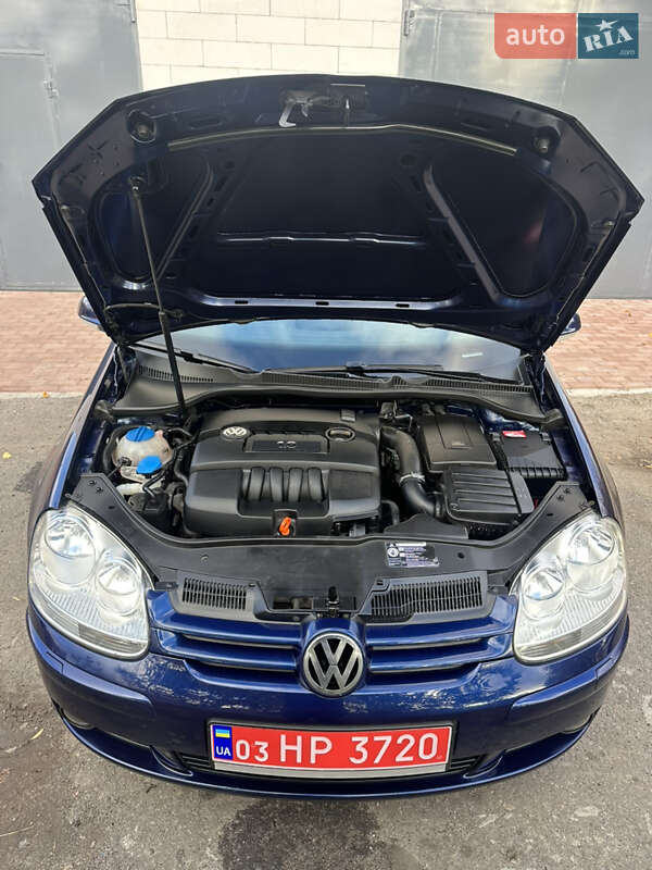 Хэтчбек Volkswagen Golf 2006 в Хороле