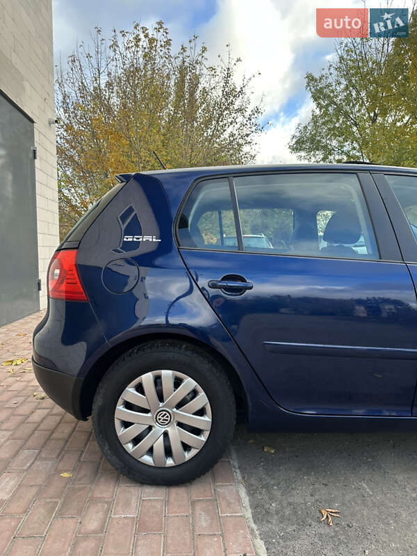 Хэтчбек Volkswagen Golf 2006 в Хороле